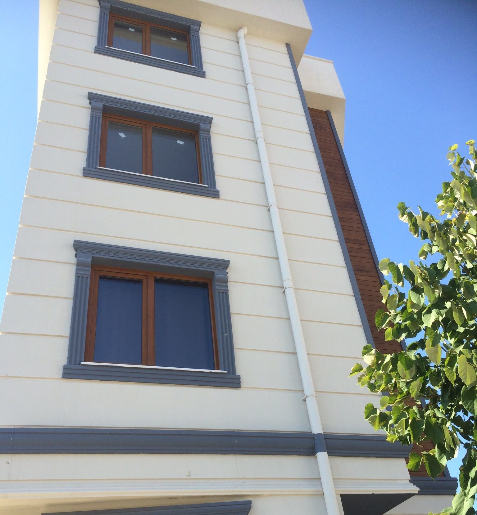Çelikler Konut tarafından tamamlanan konut projesinden cephe detayı